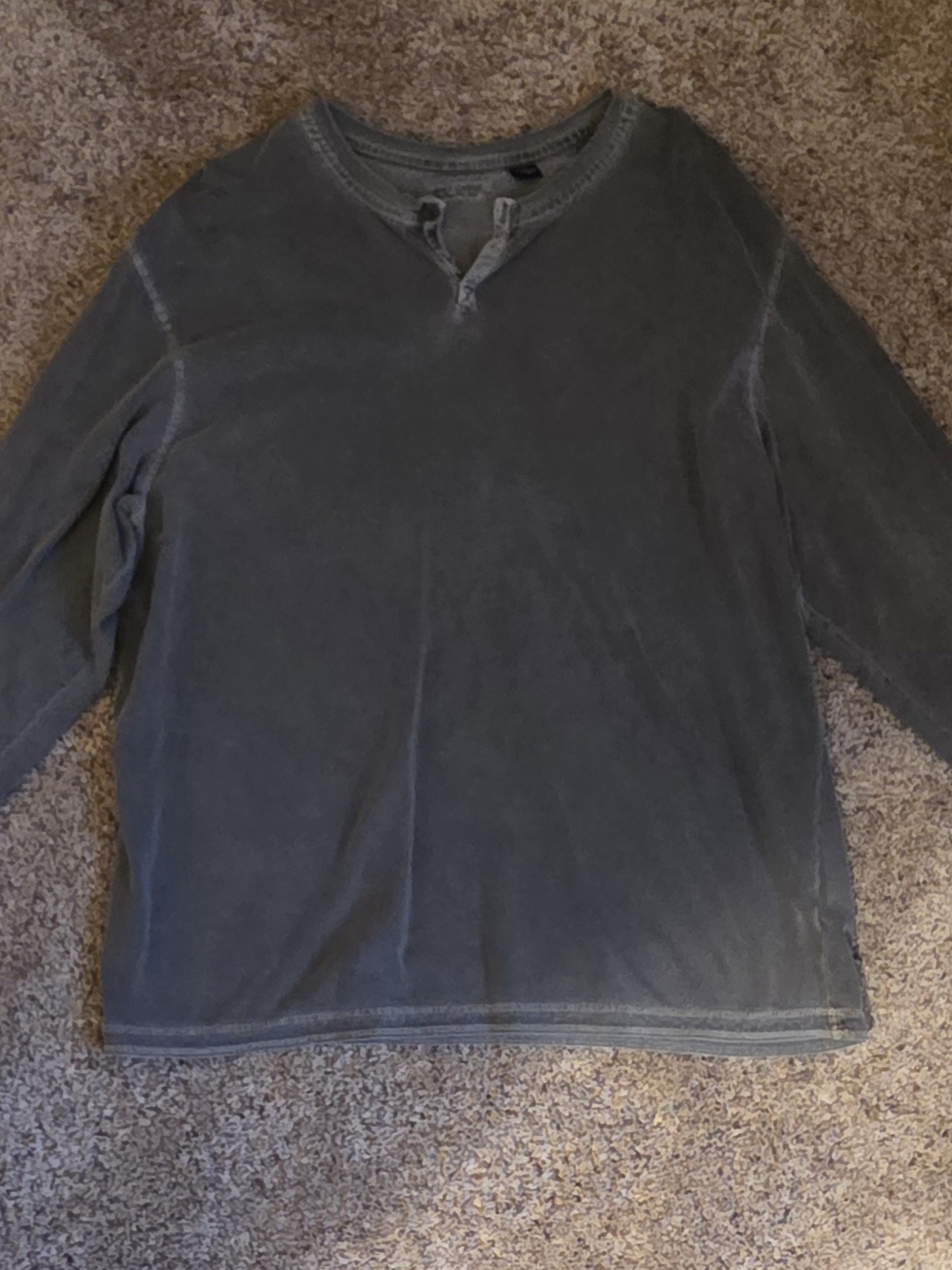 Roundtree & Yorke Men's V-Neck Long Sleeve Shirt in Washed Gray